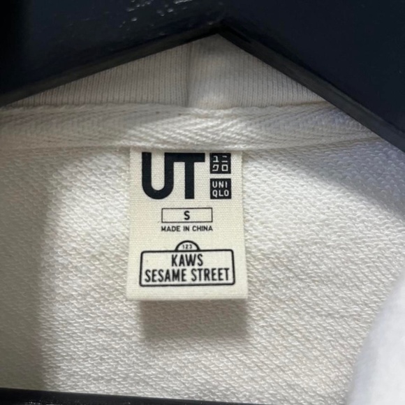 KAWS X Uniqlo Bert and Ernie hoodie - Picture 4 of 4